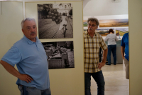 Fotografie z instalace výstavy ke 30. výročí založení fotoklubu
